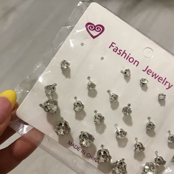 FREE WITH PURCHASE 12 silver earrings - Picture 3 of 3